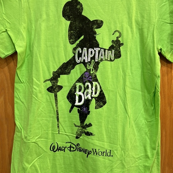 NWT Disney Parks Captain Hook “Captain of Bad” T-Shirt Size Small Bright Green - Picture 2 of 5